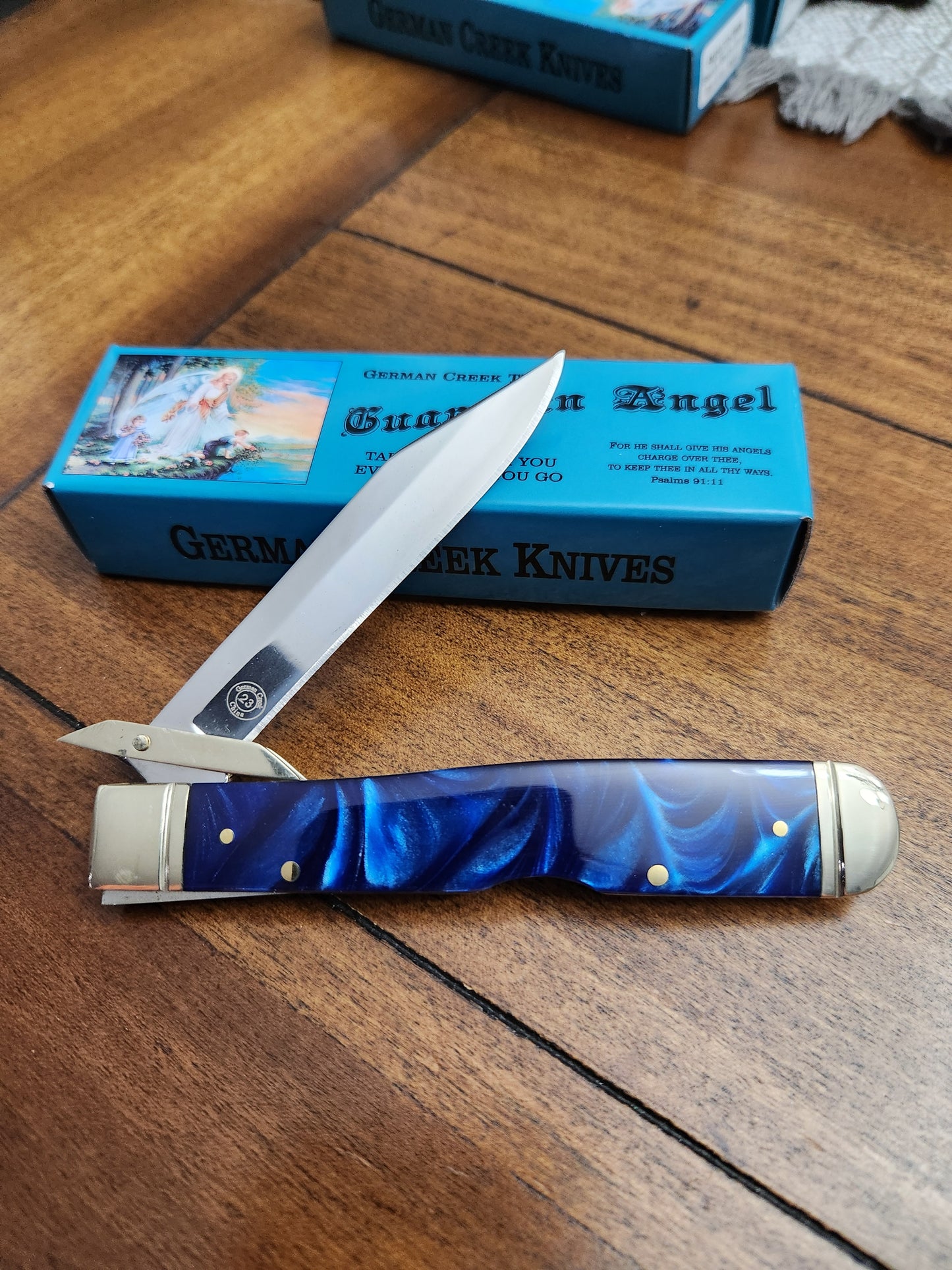 Guardian Angel Lock Back Cheetah Knife Blue Pearl Handles 4 3/8" EM2567052002